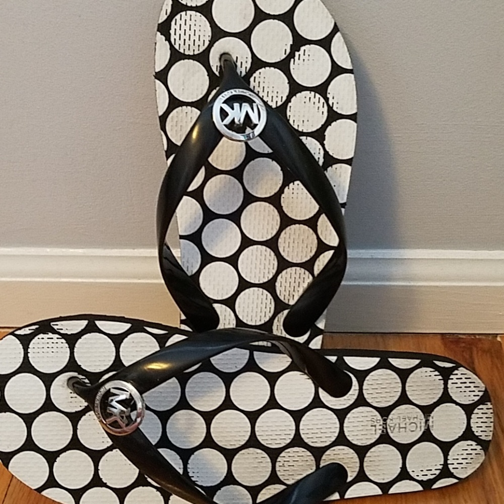 Michael Kors black white thong flip-flop sandal